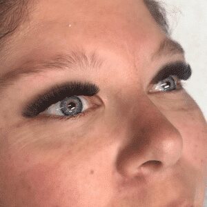 example of lashes by brogan lee from bees beauty bar on blue eyes
