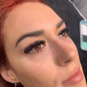 example of lashes by brogan lee from bees beauty bar lash on hazel eyes