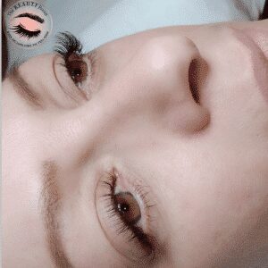 classic lash lift model by ush